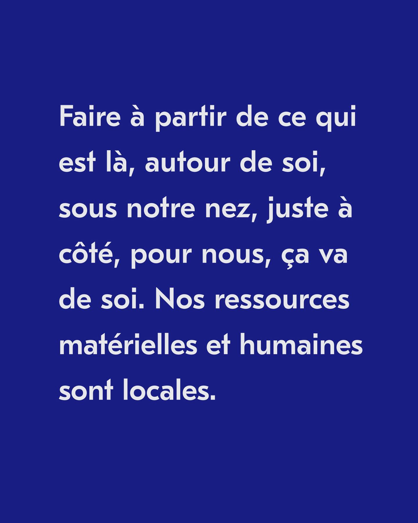 L’éthique, chez Schop, c’est non négociable ! Nous prenons celle du processus de fabrication très au sérieux. Faire à partir de ce qui est là, autour de soi, sous notre nez, juste à côté, pour nous, ça va de soi. Nos ressources matérielles et humaines sont locales. Notre engagement est naturellement respectueux, inclusif et écologique, tant dans la sélection des matières sourcées pour nos créations, que dans le choix des partenaires avec qui nous travaillons, à moins de 100km de l’atelier.
#éthique #decorationecoresponsable #coussin
#coussein