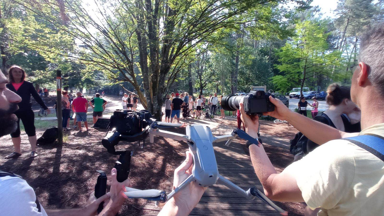 📽️🌳 Action, aventure et adrénaline ! DPV33 et Eurl Bvprod sont de retour à Hostens ce week-end pour filmer des raids sensationnels ! 🎥💪 📢 Nous avons une nouvelle passionnante à partager avec vous ! Ce dimanche, ne manquez pas les incroyables raids Nature Kids et le Challenge Famille organisés à Hostens, avec la présence…