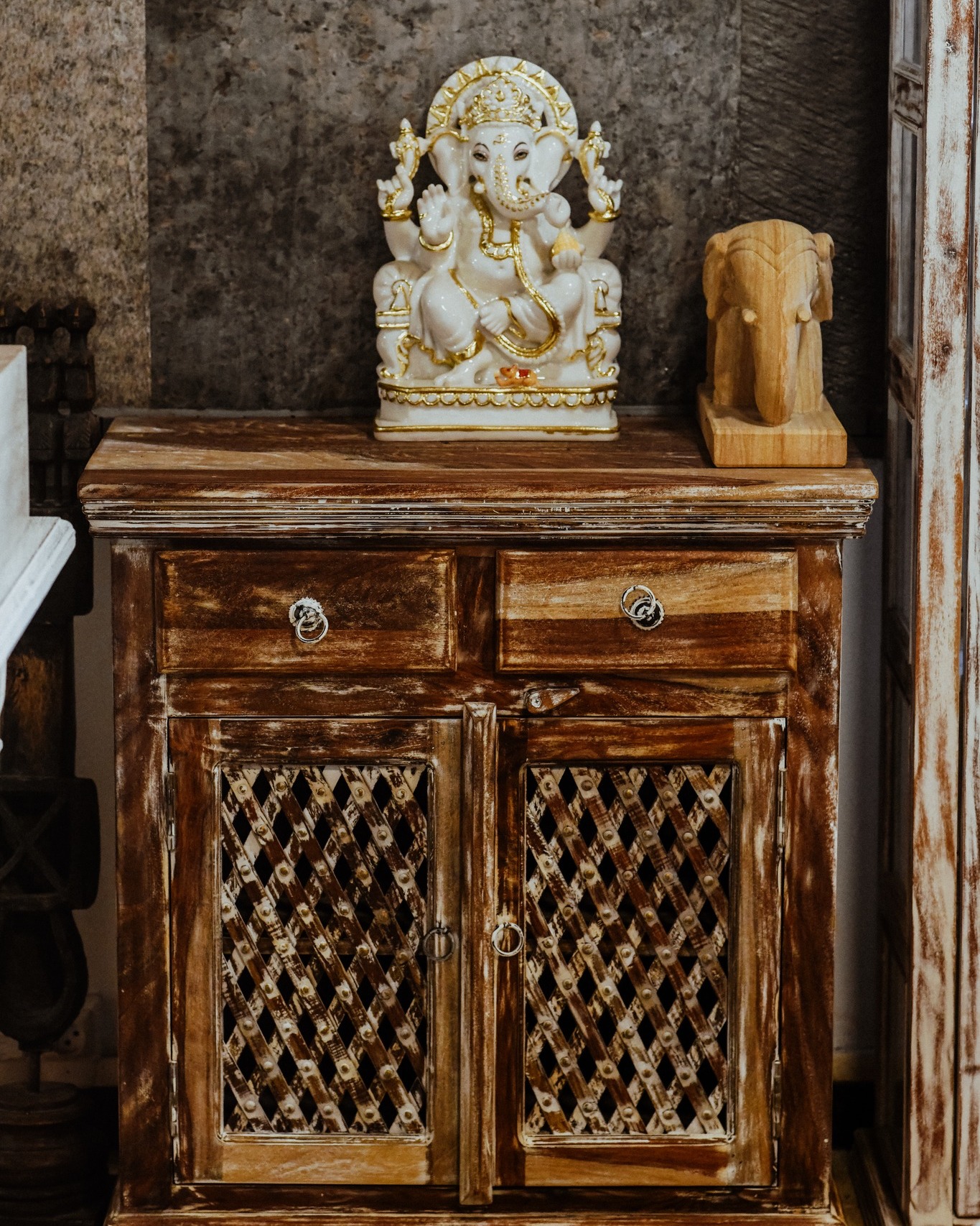 Ici, chaque commode en bois est pensée, façonnée et fabriquée à la main avec passion. Pas de production en série : seulement des créations singulières, authentiques et élégantes, qui racontent une histoire.
Découvrez nos modèles exclusifs, des pièces uniques alliant savoir-faire artisanal et caractère intemporel, pour sublimer vos intérieurs. 🖤
📩 contact@nature-energy.re
☎️ 0262 41 08 42 - 0693 11 14 74
#natureenergy #maCazin #artisanat #surmesure #fabricationmain #iledelareunion