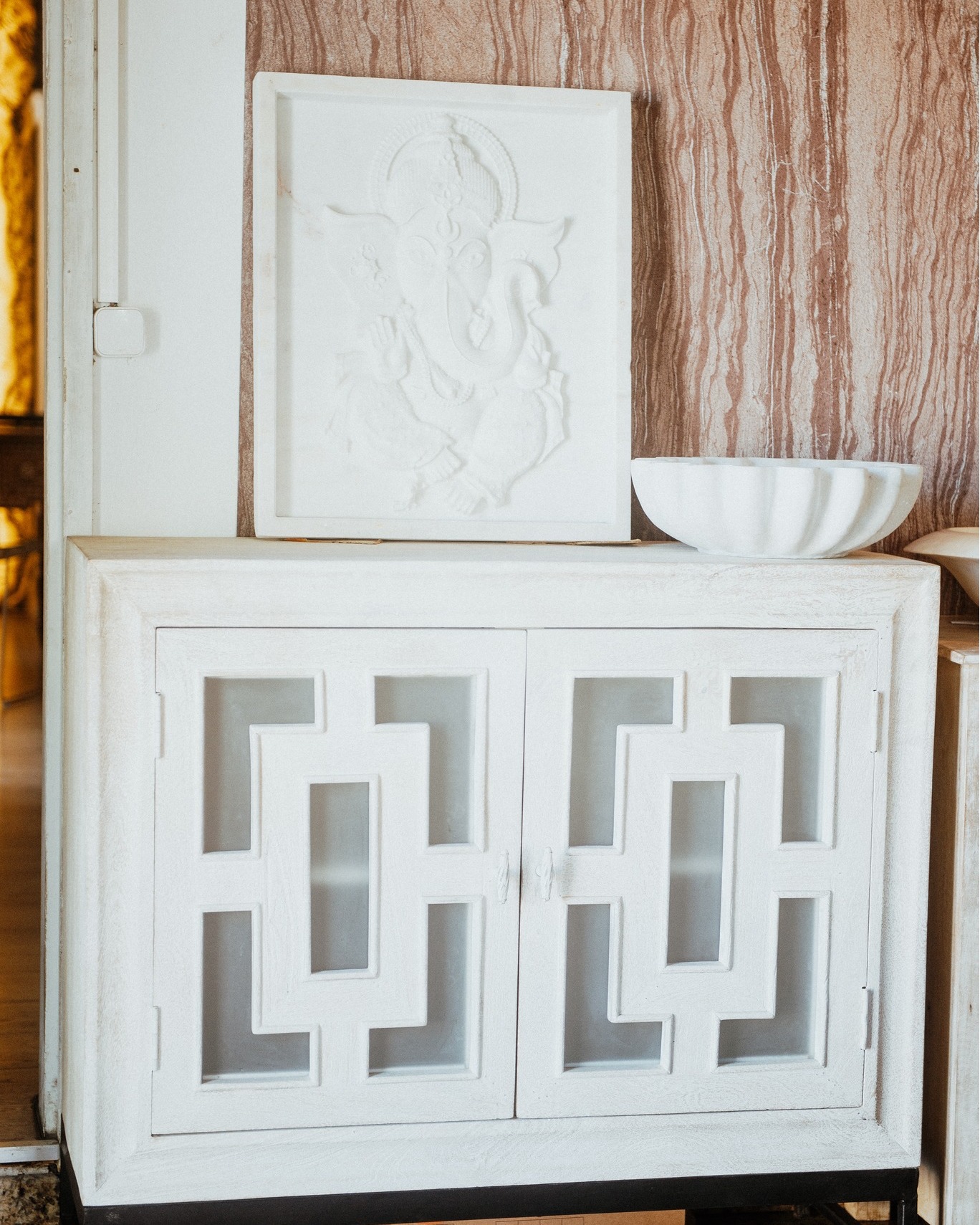 Ici, chaque commode en bois est pensée, façonnée et fabriquée à la main avec passion. Pas de production en série : seulement des créations singulières, authentiques et élégantes, qui racontent une histoire.
Découvrez nos modèles exclusifs, des pièces uniques alliant savoir-faire artisanal et caractère intemporel, pour sublimer vos intérieurs. 🖤
📩 contact@nature-energy.re
☎️ 0262 41 08 42 - 0693 11 14 74
#natureenergy #maCazin #artisanat #surmesure #fabricationmain #iledelareunion