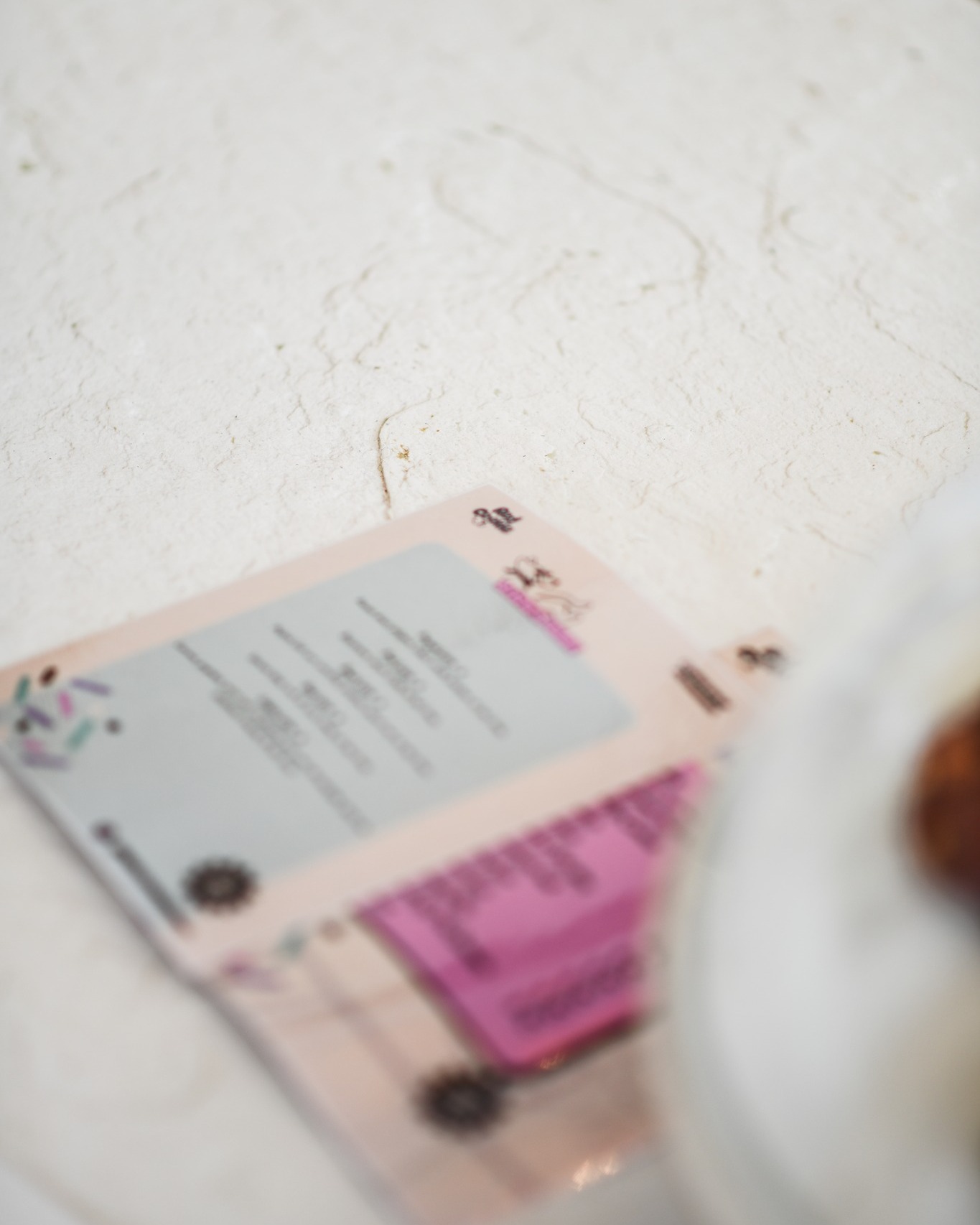 La feuille de pierre peut aussi sublimer vos comptoirs 🤩
@redcookiebrand a choisi notre feuille de pierre Ice Pearl pour habiller son espace, le résultat ? Un comptoir à la fois élégant, épuré, moderne et naturel. 🖤
On adore le rendu final ! Et vous ?
#natureenergy #macazin #iledelareunion #feuilledepierre #feuilledepierre974 #realisationclient #coffeeshop #saintgilleslesbains