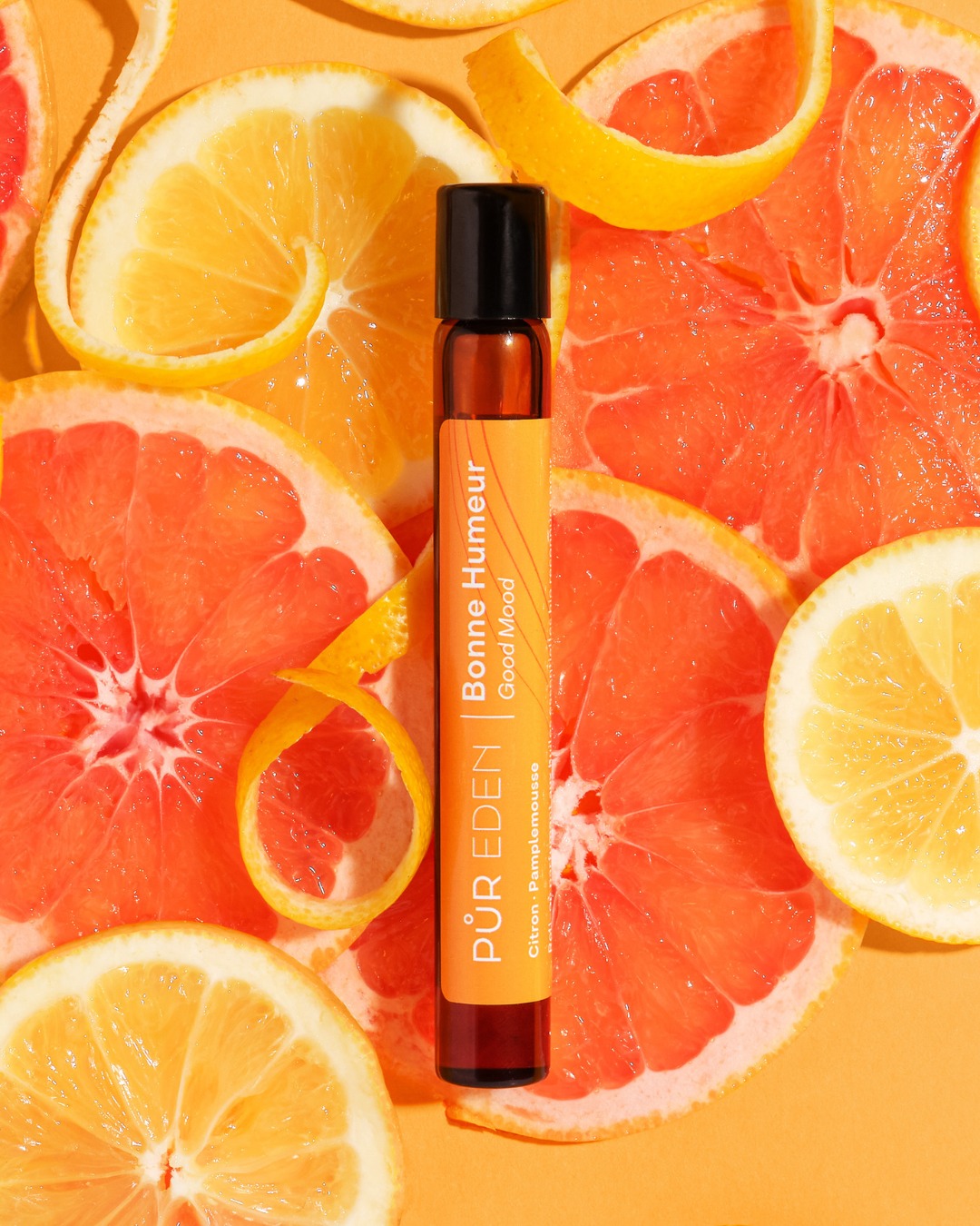 À chaque besoin son roll-on PUR EDEN ! ✨
Parce que vos émotions varient, nos roll-ons nomades aux huiles essentielles BIO vous accompagnent partout pour un geste bien-être instantané.
Quel est votre besoin aujourd'hui ? ☁️
Apaiser le stress ? Le Roll-on Aroma Sérénité pour retrouver calme et équilibre.
Mieux dormir ? Le Roll-on Aroma Beaux Rêves pour un sommeil réparateur et des nuits paisibles.
Énergie et optimisme ? Le Roll-on Aroma Bonne Humeur pour booster votre moral.
Fixer votre attention ? Le Roll-on Aroma Concentration pour retrouver clarté d'esprit et focus.
Expertise certifiée BIO, format sac à main et efficacité immédiate. Appliquez, respirez... et laissez la nature agir.
Et vous, de quoi votre esprit a-t-il besoin aujourd'hui ? Dites-le nous en commentaire !
Découvrez votre indispensable via le lien dans notre bio.
#PUREDEN #BesoinDuMoment #AromatherapieBio #BienEtre #RollOn #RoutineSante #Zen #ExpertiseNaturelle #Bio