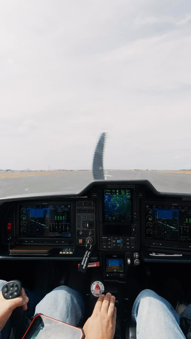 High energy, unbeatable views. 🎧✨ There is no feeling quite like taking the controls of the 4th generation. Tag your ultimate copilot below! 👇
#CockpitView #PilotPOV #AviationDaily #AvGeek #ElixirAircraft