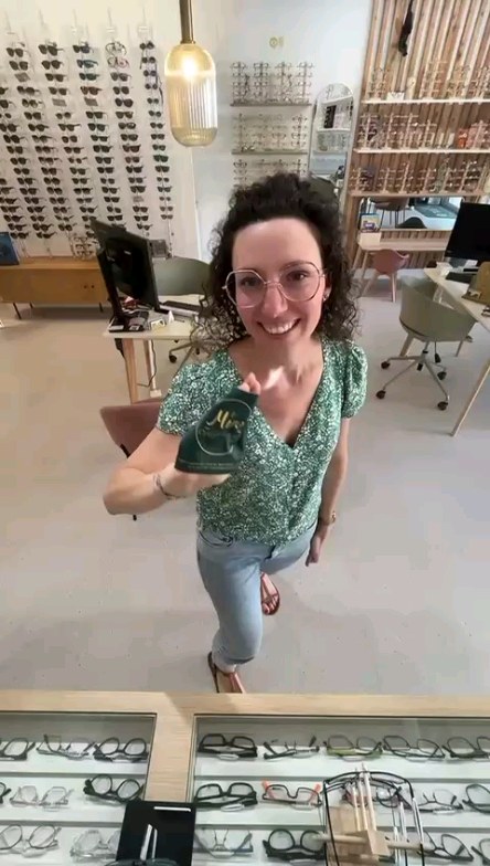 Découvrez une partie de nos collections:
@leparc_eyewear
@loucreationeyewear
Nous, on adore et vous❓️
Dites nous en commentaire 🖋
À découvrir en magasin 🥰
Miro, des lunettes pour tous les goûts et pour toutes les lectures 📚
#ᴛʀᴇɴᴅɪɴɢᴀᴜᴅɪᴏ #ᴛʀᴇɴᴅɪɴɢʀᴇᴇʟ #transition #lunettes #opticienindependant #enjoylife #lovemyjob♥️ #nouvellecollection #leparceyewear #loucreation