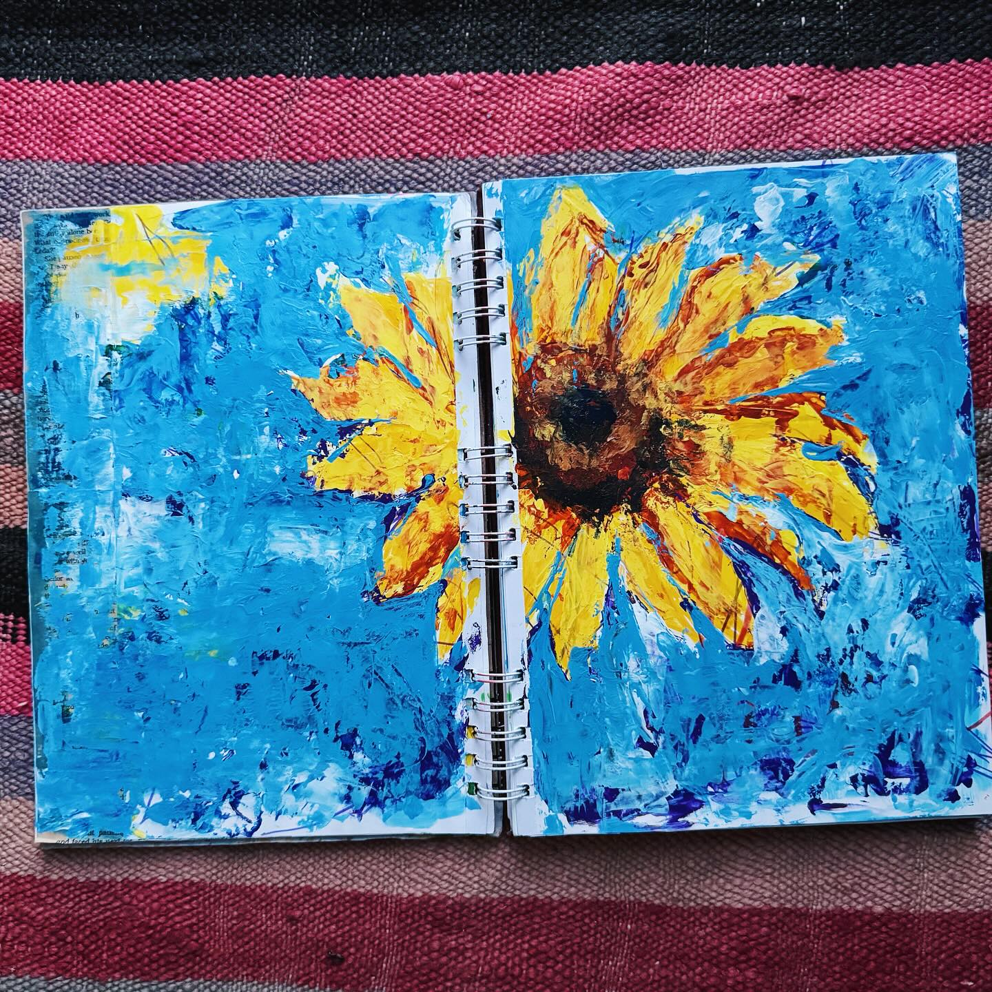 Don’t let your paints go to waste or dry in their tubes. Use an old notebook or agenda to experiment and play, test your brushes and swatch you paint. You’ll build pages without even trying
This agenda from 2010 used to be my notebook at work.. now it lives beside me in every painting session. It catches leftover paint, quick marks, and scrap paper.. which often becomes the base of a new spontaneous painting.
لا تدع ألوانك تضيع أو تجف في أنابيبها. استخدم دفتر ملاحظات قديمًا أو أجندة للتجربة واللعب، اختبر فرشاتك وجرب ألوانك. سترسم صفحات دون أي جهد.
سنة 2010 كانت هذه الأجندة بمثابة دفتر ملاحظاتي في العمل، والآن ترافقني أثناء جلسات الصباغة والرسم، تجمع بقايا الطلاء والعلامات العفوية وقصاصات الورق، والتي غالبًا ما تصبح أساسًا للوحة جديدة.