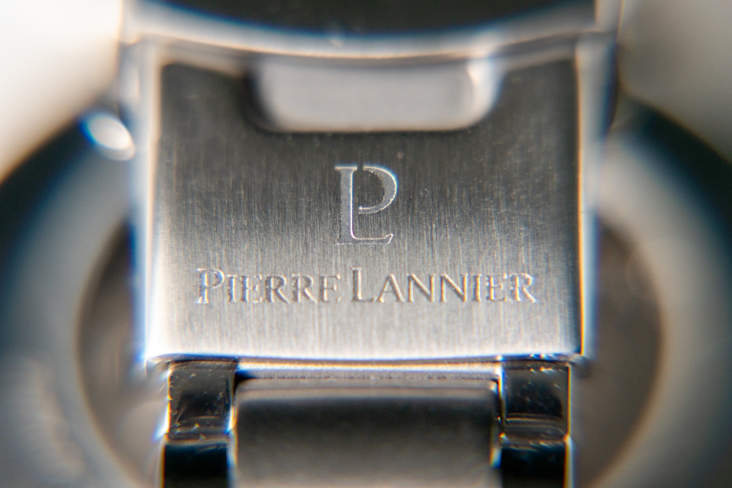 ✨ L’élégance dans les détails ✨Sublimer une montre, c’est bien plus que capturer l’heure : c’est révéler son histoire, ses lignes et sa lumière.
Ici, la Pierre Lannier devient le reflet d’un savoir-faire… et de ma passion pour la photographie de produits.📸 Je crée des visuels qui donnent envie, qui mettent en valeur et qui transforment un objet en véritable coup de cœur.👉 Marques, artisans, créateurs : vos produits méritent d’être photographiés avec la même attention au détail.💡 Envie de donner une nouvelle dimension à vos visuels ? Contactez-moi pour collaborer.#watch #pierrelannier #photo #fyp