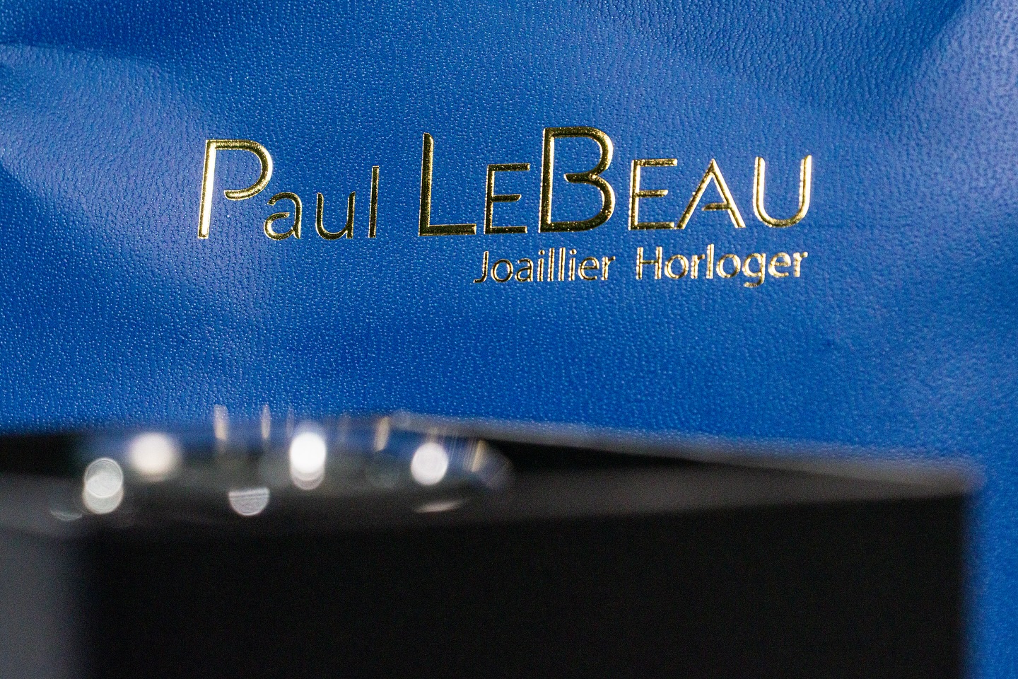 ✨ L’élégance dans les détails ✨Sublimer une montre, c’est bien plus que capturer l’heure : c’est révéler son histoire, ses lignes et sa lumière.
Ici, la Pierre Lannier devient le reflet d’un savoir-faire… et de ma passion pour la photographie de produits.📸 Je crée des visuels qui donnent envie, qui mettent en valeur et qui transforment un objet en véritable coup de cœur.👉 Marques, artisans, créateurs : vos produits méritent d’être photographiés avec la même attention au détail.💡 Envie de donner une nouvelle dimension à vos visuels ? Contactez-moi pour collaborer.#watch #pierrelannier #photo #fyp