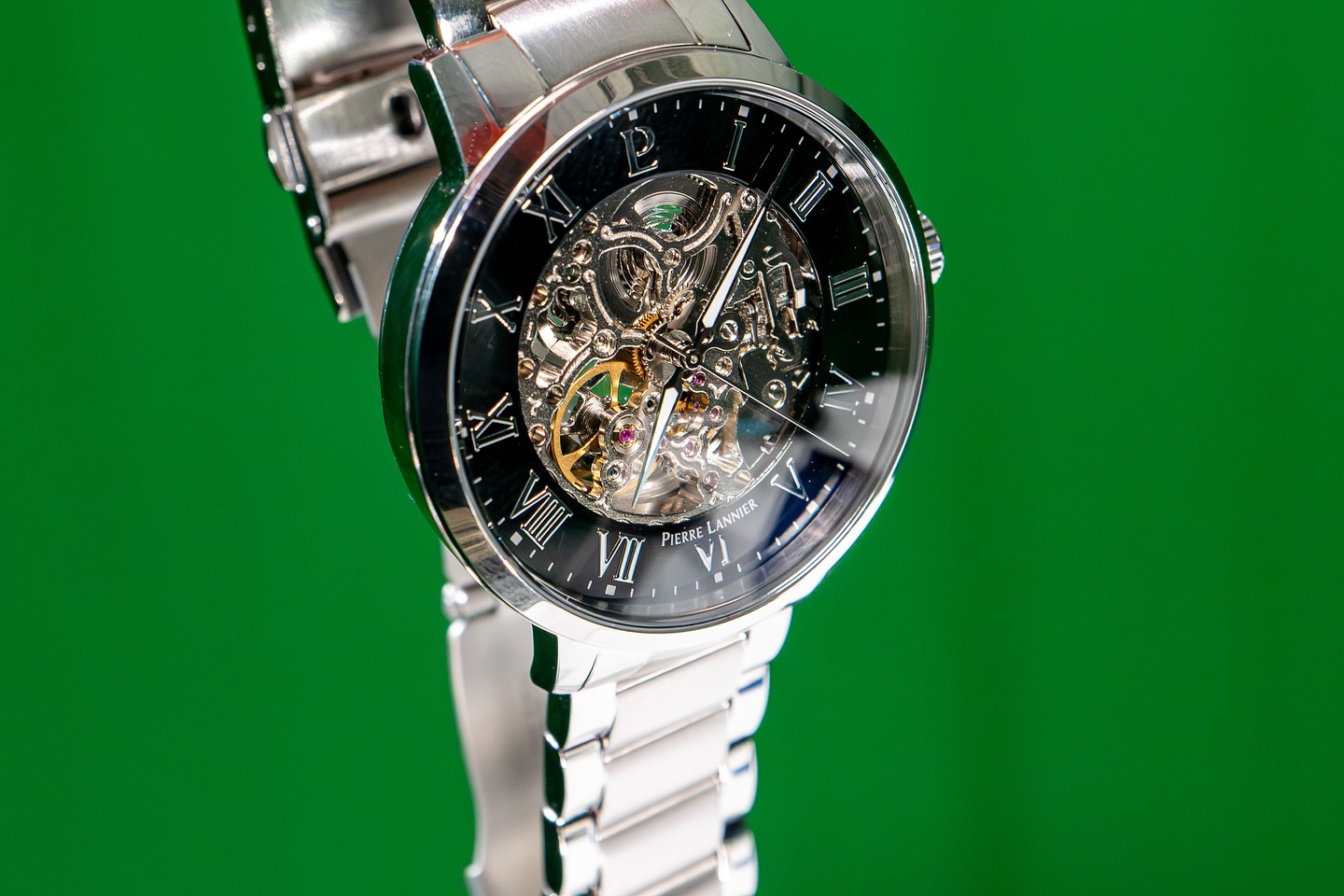 ✨ L’élégance dans les détails ✨Sublimer une montre, c’est bien plus que capturer l’heure : c’est révéler son histoire, ses lignes et sa lumière.
Ici, la Pierre Lannier devient le reflet d’un savoir-faire… et de ma passion pour la photographie de produits.📸 Je crée des visuels qui donnent envie, qui mettent en valeur et qui transforment un objet en véritable coup de cœur.👉 Marques, artisans, créateurs : vos produits méritent d’être photographiés avec la même attention au détail.💡 Envie de donner une nouvelle dimension à vos visuels ? Contactez-moi pour collaborer.#watch #pierrelannier #photo #fyp
