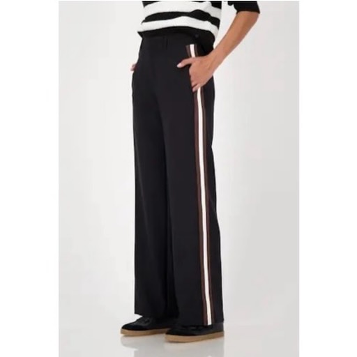 Effortless day-to-night looks by @monarifashion available at @weardrobe_boutique
#shopireland #shoponline #killarney #tralee #ireland #fashion #christmas #ootd #kerry