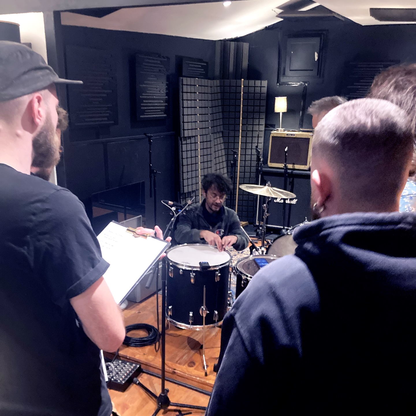 🥁 Formation : Enregistrer une batterie
Merci à tous les participants de ce week-end 🙏
Deux jours d’échanges dans une ambiance conviviale et studieuse.
Prochaine session les 10 et 11 janvier (complète).
Si vous avez des envies de formations, envoyez-nous un DM !