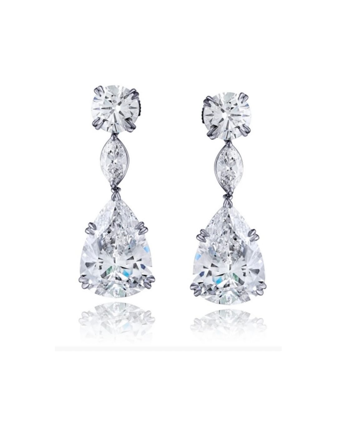 An evening of celebration, film, and love. @filmindependent #SpiritAwards host @eggyboom is wearing Botswana‑sourced natural diamond drop earrings paired with a three‑stone oval‑diamond ring from @grandviewkleindiamonds.
@micaela #ADiamondisForever #NaturalDiamonds #diamonddropearrings #diamondring