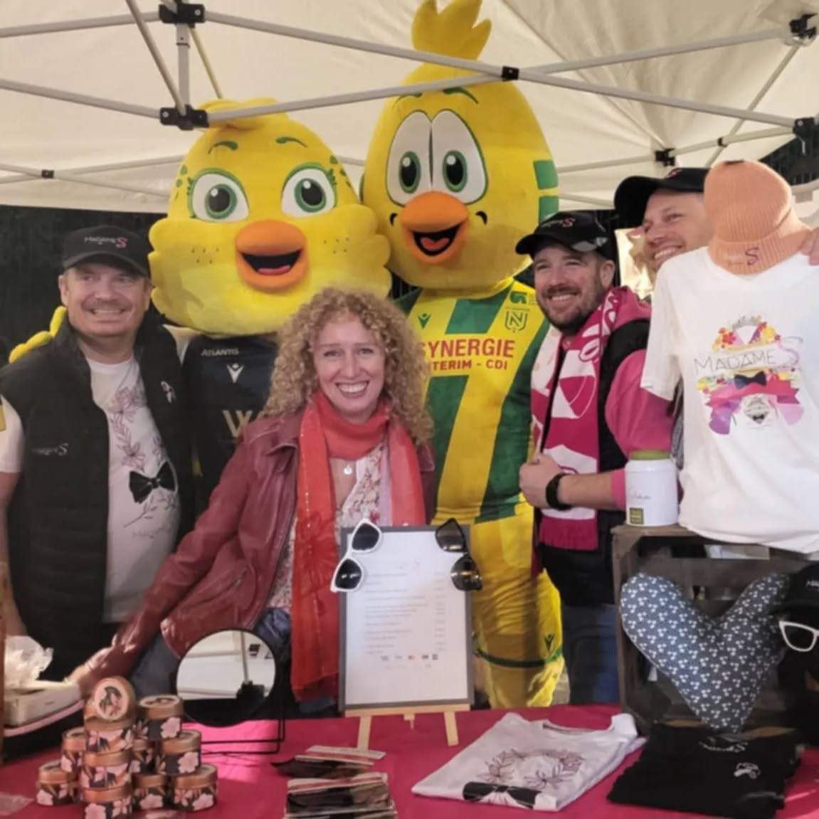 Déjà 10 jours 🥰🎗️💕
Merci à tous nos partenaires qui nous permettent de mettre en avant notre combat pour la bonne cause 🎗️
Déjà plus d'événements que de jours dans la semaine 🤣 mais toujours envie, avec nos bénévoles, de se battre durant ce mois #octobrerose🎀
N'hésitez pas à nous suivre sur nos réseaux et sur notre site internet pour suivre nos prochains événements 💕🎗️
🎗️💕 MERCI 💕🎗️
@association.madame.s
@association.ma.parenthese
#VuParLesHommes #tousconcernés #LutterEnsemble
