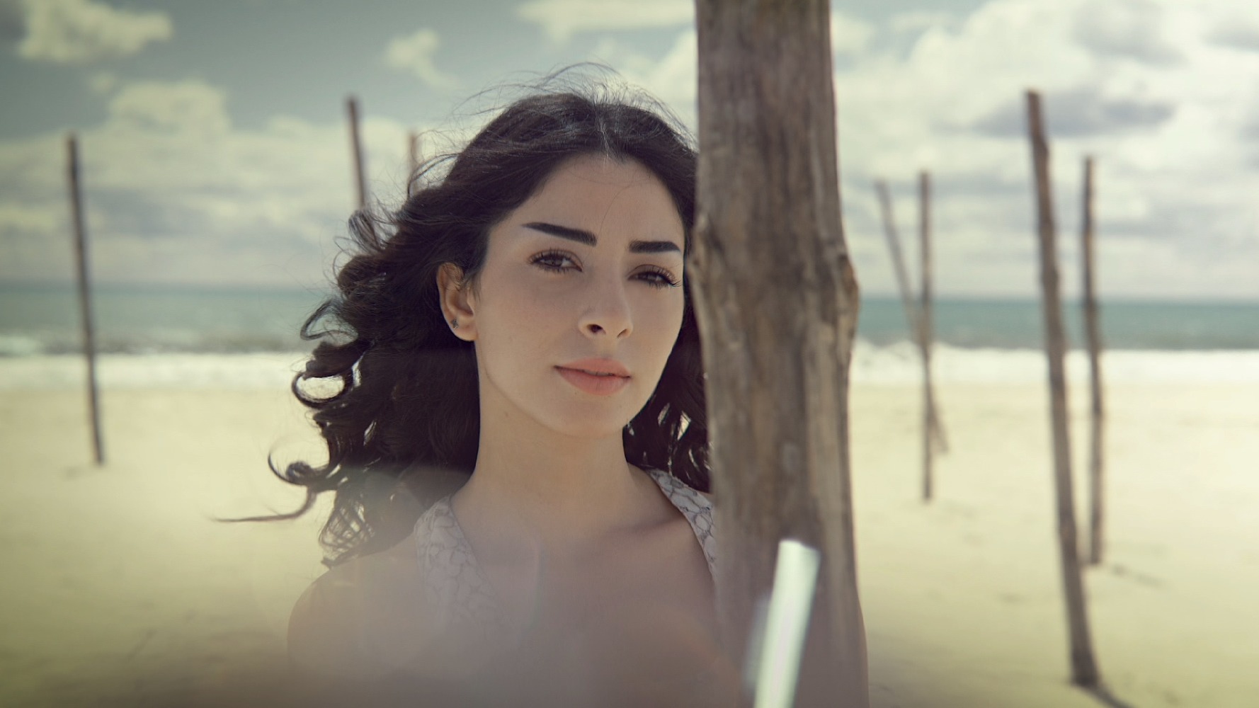 Desert light. Jewellery in Bahrain. A horse as a metaphor.This is what I love about this job —
every project is a different world, a different language of light.Tunisia · Levi's · Guerlain · AL Zain · Automotive · FashionA DOP is not just a technician.
He is the first translator between a director's vision and the screen.DOP based in Paris. Available worldwide.👁 Full reel → link in bio—La lumière du désert. Des bijoux au Bahreïn. Un cheval comme métaphore.C'est ce que j'aime dans ce métier —
chaque projet est un monde différent, un langage de lumière différent.Tunisie · Levi's · Guerlain · AL Zain · Automobile · ModeUn DOP n'est pas seulement un technicien.
Il est le premier traducteur entre la vision d'un réalisateur et l'écran.DOP basé à Paris. Disponible partout dans le monde.👁 Reel complet → lien en bio@unionchefsoperateurs
