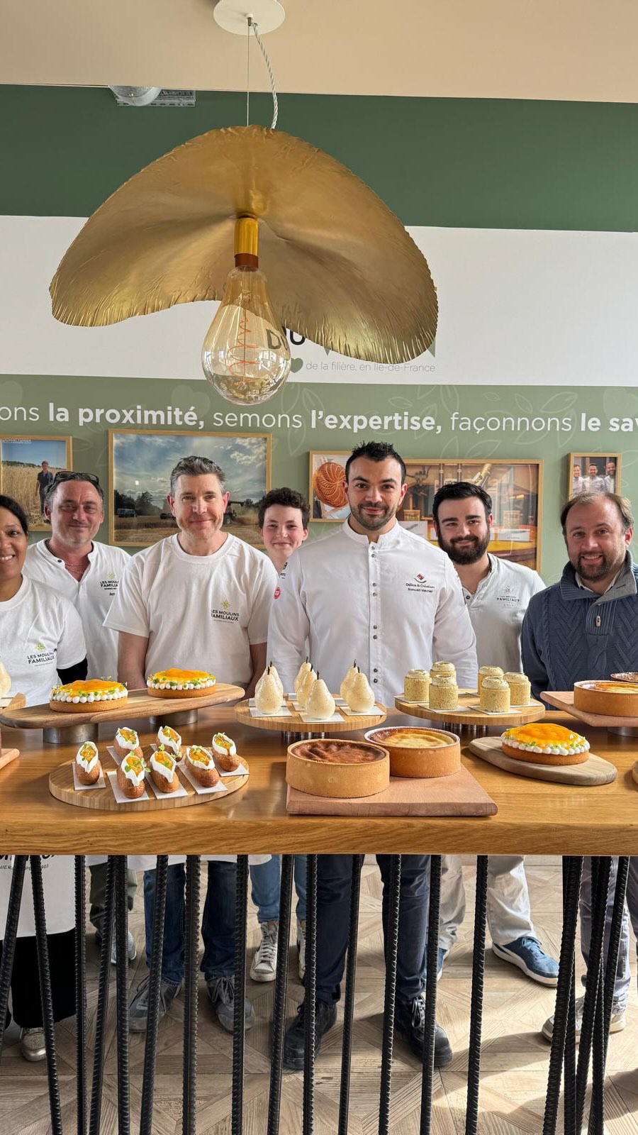 Retour sur un stage aussi gourmand que technique à l’Académie 🧑🍳
Aux côtés de Romuald Meunier, formateur chez DGF, nos apprenants ont plongé dans l’univers des petits gâteaux et des flans… et clairement, ça envoyait du très très lourd 🍰
Un grand merci à @romuald_meunier_ pour son expertise, sa pédagogie et sa bonne humeur communicative 🤝
Et bravo à nos deux groupes d’apprenants pour leur implication, leur savoir-faire et cette belle énergie partagée. Un vrai plaisir de vous accueillir à l’Académie 💛
Prochain rendez-vous déjà dans les esprits : les 27 et 28 avril avec Brian Boclet pour un stage dédié à la viennoiserie 🥐Autant dire qu’on a déjà hâte de vous retrouver derrière les fournils…
Tous nos stages sont disponibles sur notre site internet, et vous bénéficiez de -10% lors de votre inscription en ligne.
#academiedesmoulins #lesmoulinsfamiliaux #patisserie #flans