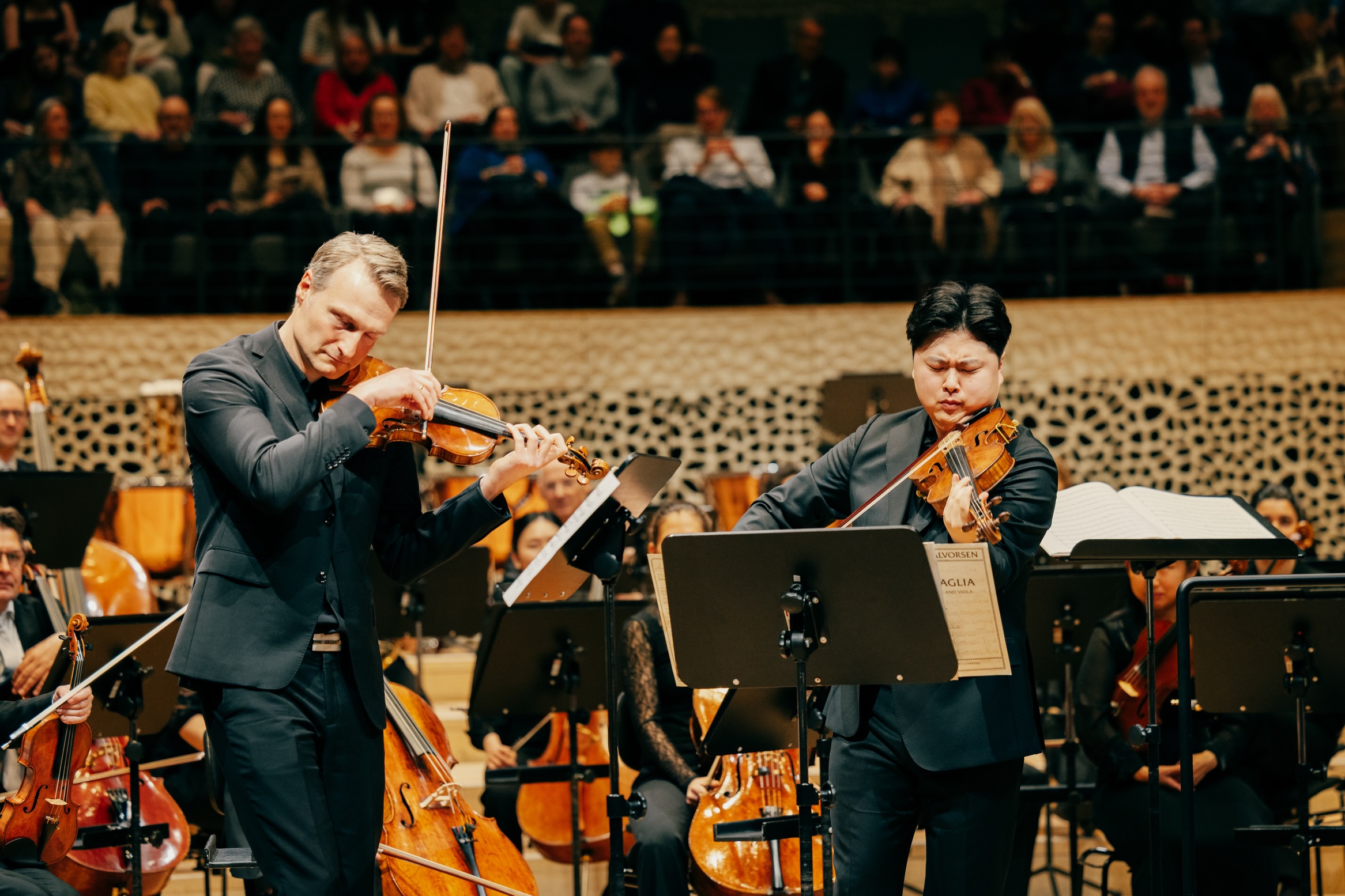 ๐คฉ What a moment it was!
โThe soloists are excellent, engaging in a lively musical dialogue that had the audience cheering already at intermission.โ
โ Hamburger Abendblatt โ
It was a dream come true to make my debut as a soloist at the Elbphilharmonie. And what made it even more special was sharing the stage with my wonderful new colleagues.
Thank you, Konradin, Aziz @shokhakimov, and @staatsorchesterhamburg for this unforgettable musical moment. And thank you to @sallybeamishmusic for creating such a playful and imaginative re-write of Mozart.
Last but not least, thank you to the entire orchestra team for the opportunity and for placing your trust in me for this special project.
This is a moment I will treasure for a very long time.
Thank you everyone โค๏ธ
ZEITSPIEL SIEBEN @elbphilharmonie
29-30. 03. 2026
W. A. Mozart / Sally Beamish
Sinfonia concertante in E-flat major, KV 364
I. Allegro maestoso
II. Andante lacrimoso (Sally Beamish, World Premiere)
III. Presto giocoso (Sally Beamish, World Premiere)
๐ธ @staatsorchesterhamburg @maximilianprobst