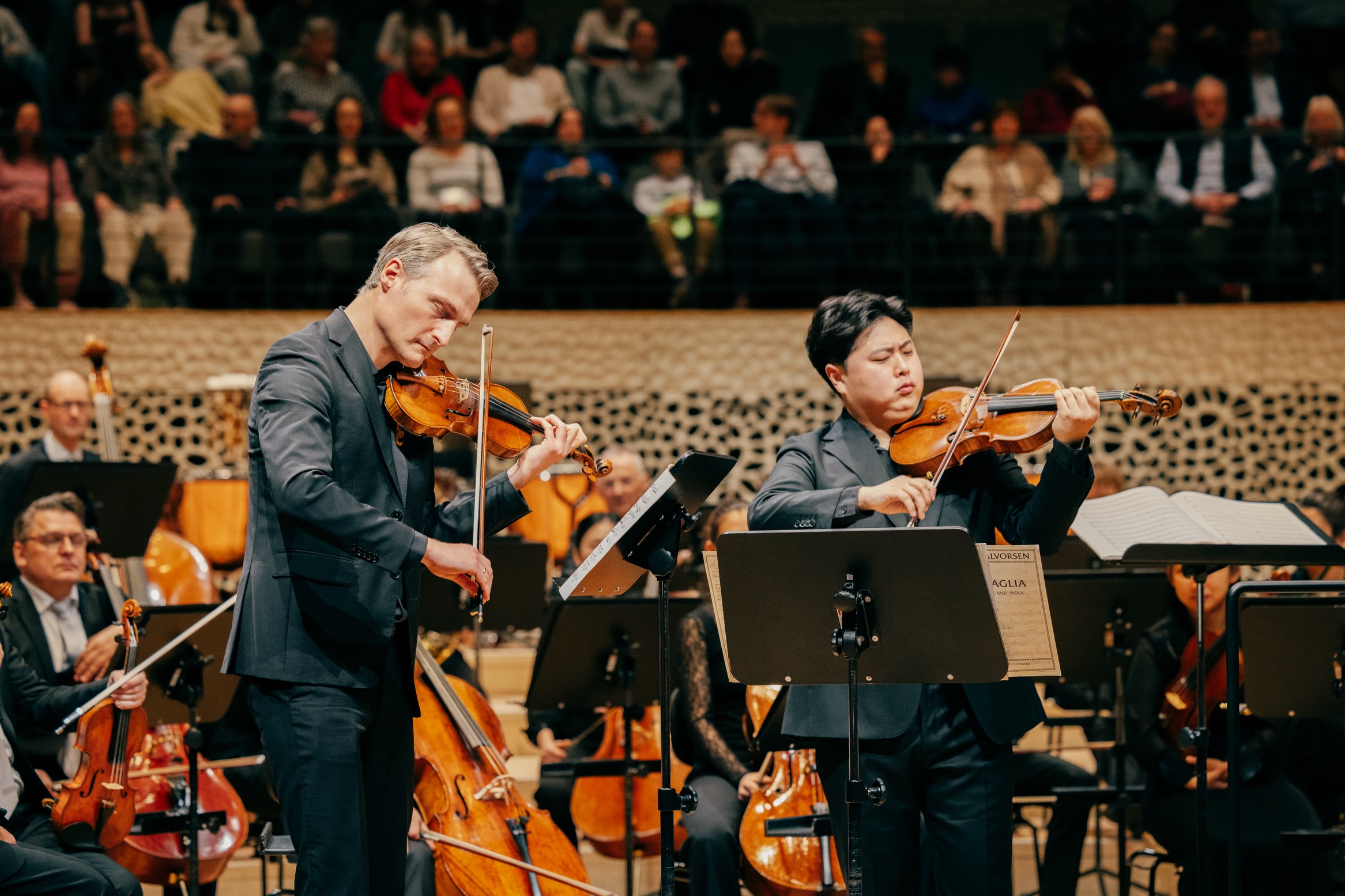 ๐คฉ What a moment it was!
โThe soloists are excellent, engaging in a lively musical dialogue that had the audience cheering already at intermission.โ
โ Hamburger Abendblatt โ
It was a dream come true to make my debut as a soloist at the Elbphilharmonie. And what made it even more special was sharing the stage with my wonderful new colleagues.
Thank you, Konradin, Aziz @shokhakimov, and @staatsorchesterhamburg for this unforgettable musical moment. And thank you to @sallybeamishmusic for creating such a playful and imaginative re-write of Mozart.
Last but not least, thank you to the entire orchestra team for the opportunity and for placing your trust in me for this special project.
This is a moment I will treasure for a very long time.
Thank you everyone โค๏ธ
ZEITSPIEL SIEBEN @elbphilharmonie
29-30. 03. 2026
W. A. Mozart / Sally Beamish
Sinfonia concertante in E-flat major, KV 364
I. Allegro maestoso
II. Andante lacrimoso (Sally Beamish, World Premiere)
III. Presto giocoso (Sally Beamish, World Premiere)
๐ธ @staatsorchesterhamburg @maximilianprobst