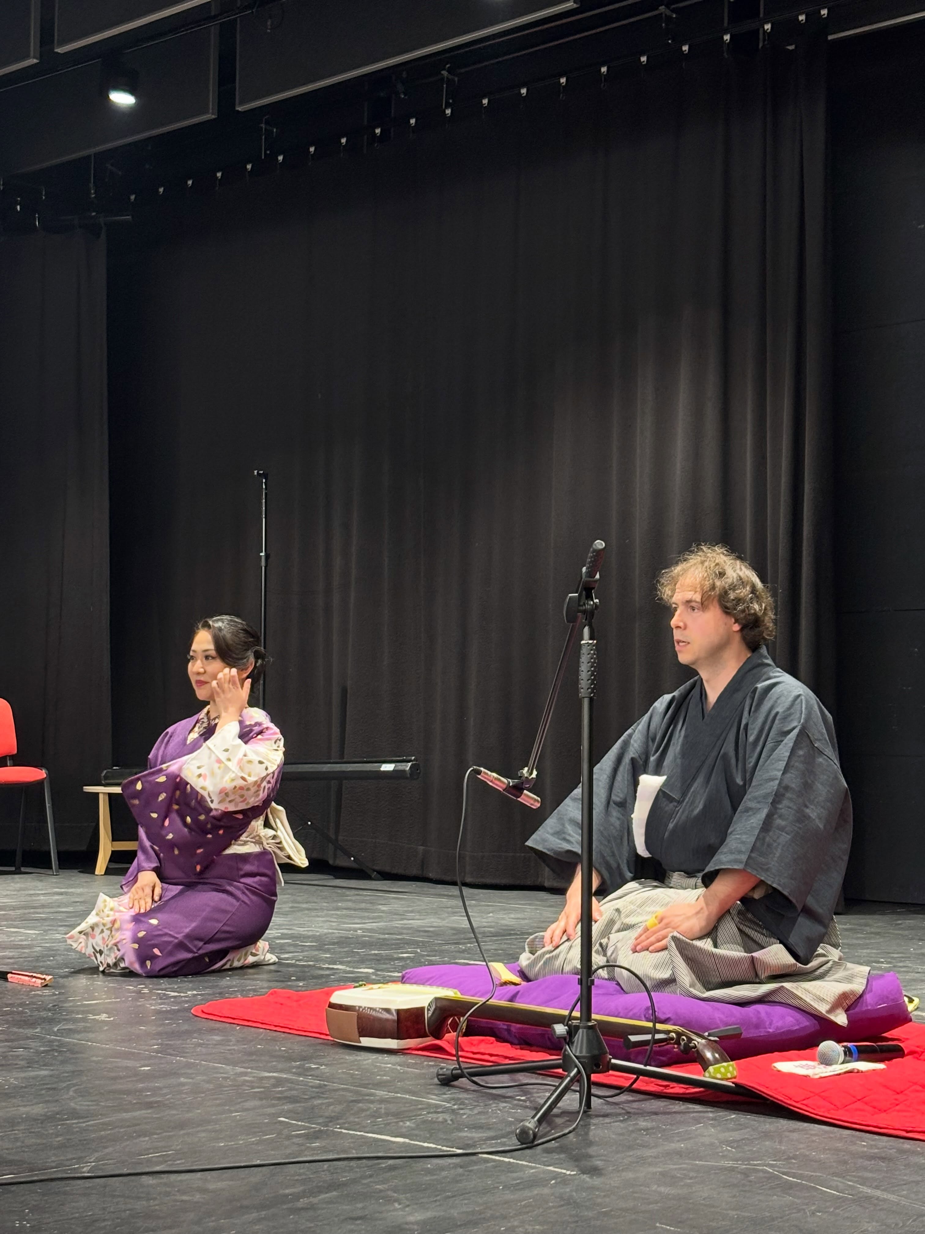Préparez-vous à vivre le Japon… sur scène 🔥🇯🇵
Cette édition de Nishiki Japan adopte un format plus intime, plus dédié à l’ambiance des Matsuri japonaises, où l’expérience artistique occupera une place centrale.
Les arts traditionnels japonais seront à l’honneur :
🎶 Shamisen (三味線) en live, aux sonorités vibrantes avec @romainliblau
💃 Danse Nihon Buyō (日本舞踊), élégante et pleine de grâce avec @ribo.dance
🌬️ Shakuhachi (尺八), flûte ancestrale aux notes envoûtantes avec Denys Rohfritsch
Un événement pensé pour vous offrir des prestations scéniques d’une grande qualité, dans une atmosphère chaleureuse et privilégiée.
Un moment à vivre, à ressentir, à applaudir ✨🇯🇵
ステージで日本を体感する準備をしてください 🔥🇯🇵
今回の Nishiki Japan は、日本の祭り(祭り)の雰囲気をより身近に感じられる、親密で特別な空間となり、芸術体験が中心となります。
日本の伝統芸能がステージを彩ります:
🎶 ライブ演奏の 三味線(Shamisen)、心に響く力強い音色
💃 優雅で美しい 日本舞踊(Nihon Buyō)
🌬️ 古来より伝わる 尺八(Shakuhachi) の魅惑的な音色
温かく特別な雰囲気の中で、質の高い舞台パフォーマンスをお届けするイベントです。
#nishikijapan #traditionsjaponaises #shamisen #shakuhachi #nihonbuyo