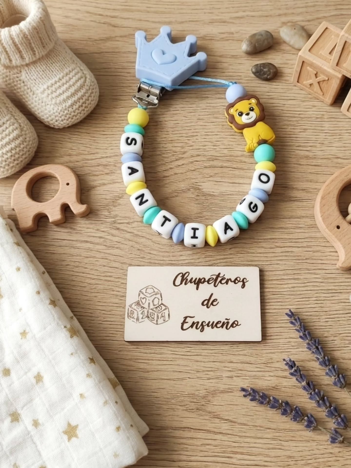 💢 Chupetero personalizado para Santiago 💢 Hay mile…