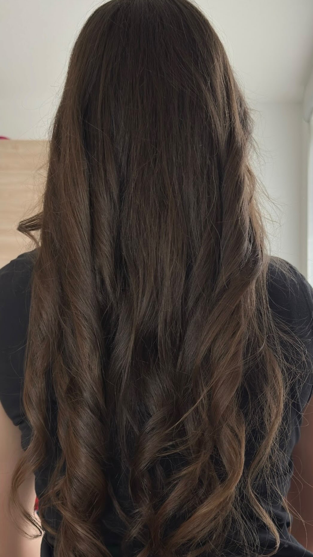 10 ans d’accompagnement capillaire… ✨
Recevoir un message comme celui-là après toutes ces années, ça fait forcément plaisir.
J’accompagne cette cliente depuis ses 13 ans. À l’époque, ses cheveux étaient très fins, difficiles à attacher et ne dépassaient pas ses clavicules.
Au fil des années, avec un suivi régulier, des conseils adaptés et surtout beaucoup de patience, ses cheveux ont énormément évolué. Aujourd’hui, ils sont longs, en bonne santé… et elle peut enfin profiter pleinement de ses cheveux et réaliser les coiffures dont elle rêvait.
Voir une telle évolution après toutes ces années, c’est une vraie satisfaction. Chaque chevelure est différente et demande parfois du temps pour trouver les soins et les habitudes qui lui correspondent vraiment.
Merci Louane pour ta confiance depuis toutes ces années et pour ce très beau témoignage.
Vous pouvez également retrouver les avis et témoignages de mes clients directement sur Google. ⭐⭐⭐⭐⭐
📍 Je vous reçois uniquement sur rendez-vous dans mon centre capillaire à Strasbourg :
25 rue du Fossé des Tanneurs
À environ 10 minutes à pied de la gare de Strasbourg
À 1 minute de l’arrêt de tram Homme de Fer
👉 Pour prendre rendez-vous à Strasbourg, retrouvez-moi directement sur Planity.fr.
Je reçois également à Griesheim-près-Molsheim les lundis et mercredis, selon les besoins.
#ExpertCapillaire #Strasbourg #avisclientcheveux #SoinCapillaire #expertcapillairestrasbourg
