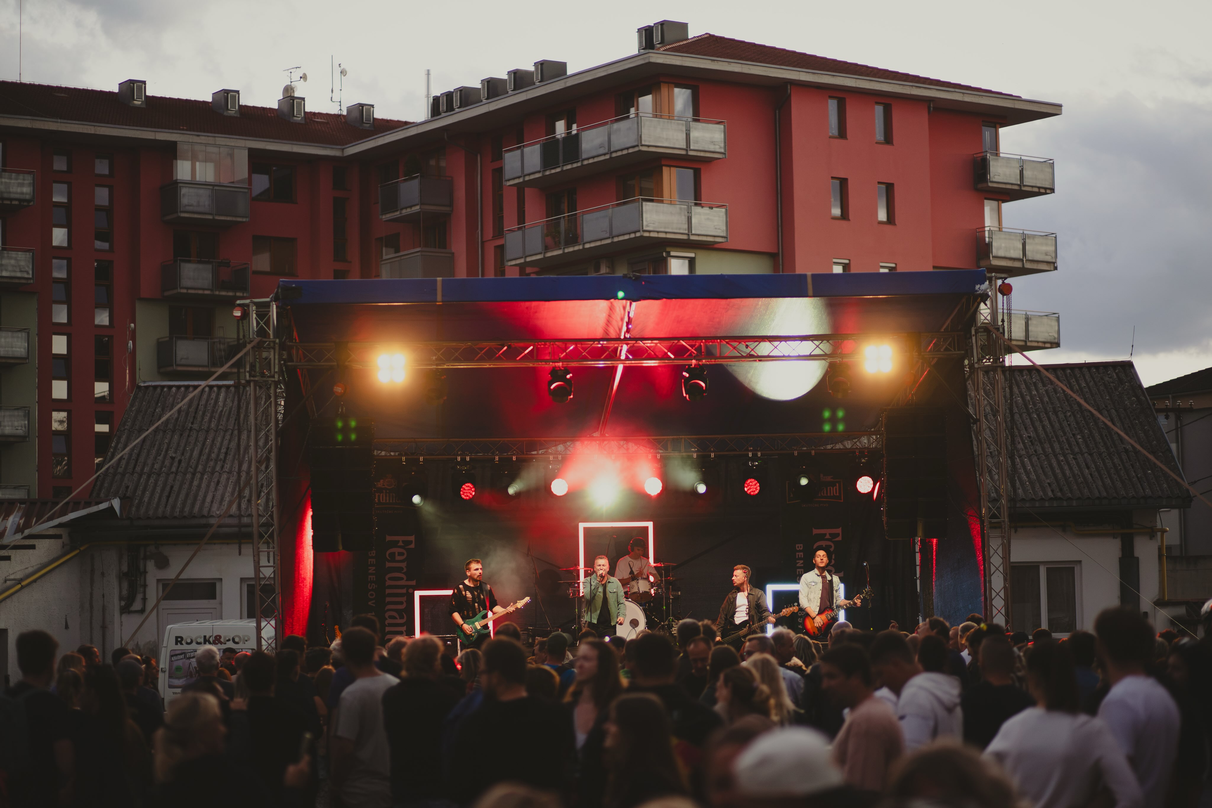 Zítra hrajeme v Praze v Letňanech na Pivobraní, náš koncert začíná od 19:20. 🙂🍺🍺 MOC se na vás kamarádi těšíme! *NV* 🍺🙂