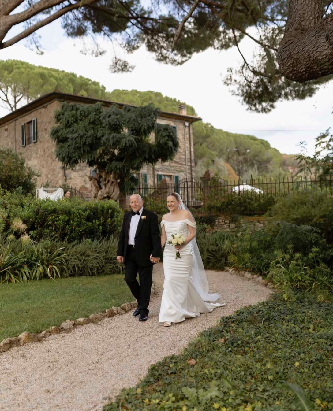 Three days in Tuscany. One wedding, a thousand memories. 🇮🇹
Natalie and Harry travelled from England to Tuscany, choosing Italy not simply as the setting for their wedding, but as a place to share an unforgettable experience with the people they love most.
Three days surrounded by family and friends, filled with celebrations, long Italian dinners, laughter, beautiful landscapes and those golden Tuscan sunsets that seem to last forever.
As editorial wedding photographers in Italy, we wanted to capture not only the elegance of their wedding day, but everything that made these three days so special: the embraces, the spontaneous moments, the energy of the celebrations and the joy of being together, far from home, for something truly unforgettable.
Because a destination wedding in Italy can be so much more than just one day.
It can become a journey to share, three days of celebration, and a little piece of Italy to carry with you forever.
Natalie & Harry — Tuscany, Italy.
Three days. One love story. Endless memories. 🇮🇹✨