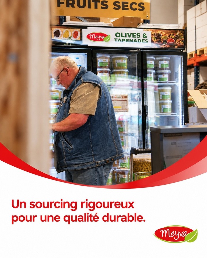 Un entrepôt classique stocke des cartons, mais est-ce que ça suffit pour bien servir les pros de l’alimentaire ?
Chez Meyva, la différence commence bien avant le dépôt, dans la sélection à la source, avec des origines choisies, des variétés définies, de beaux calibres et des grades premium.
Ensuite, il y a le terrain, une vraie proximité, des produits à découvrir, à déguster, et une gamme pensée pour répondre aux exigences des professionnels.
Vous voulez voir la différence par vous-même ? Venez nous rencontrer au dépôt.